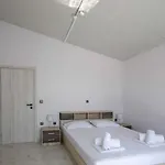 Domus *